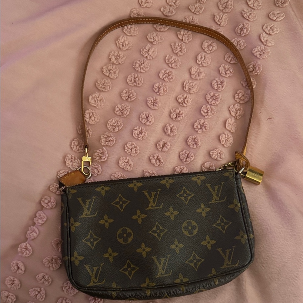 Louis Vuitton Monogram Pochette